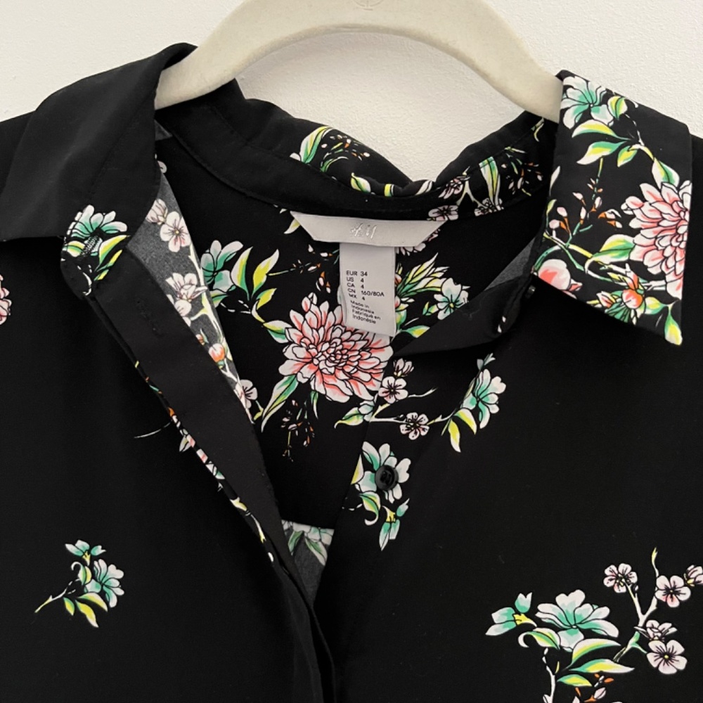 H&M Blouse - Picture 4 of 4
